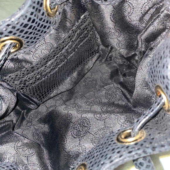 Michael Kors Jules Embossed Leather Drawstring - Picture 6 of 7